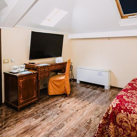 Vigo Hotel Плоєшті Екстер'єр фото
