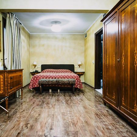 Vigo Hotel Плоєшті Екстер'єр фото