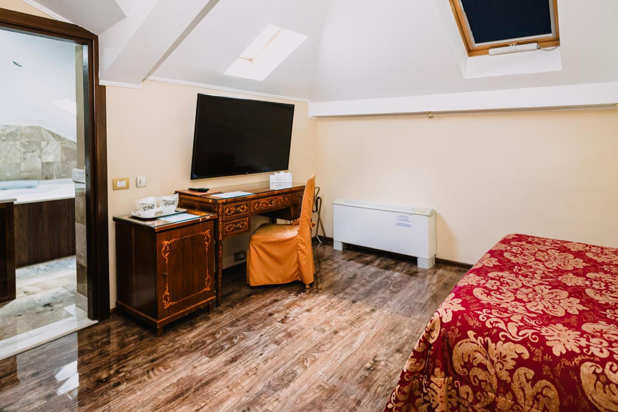 Vigo Hotel Плоєшті Екстер'єр фото