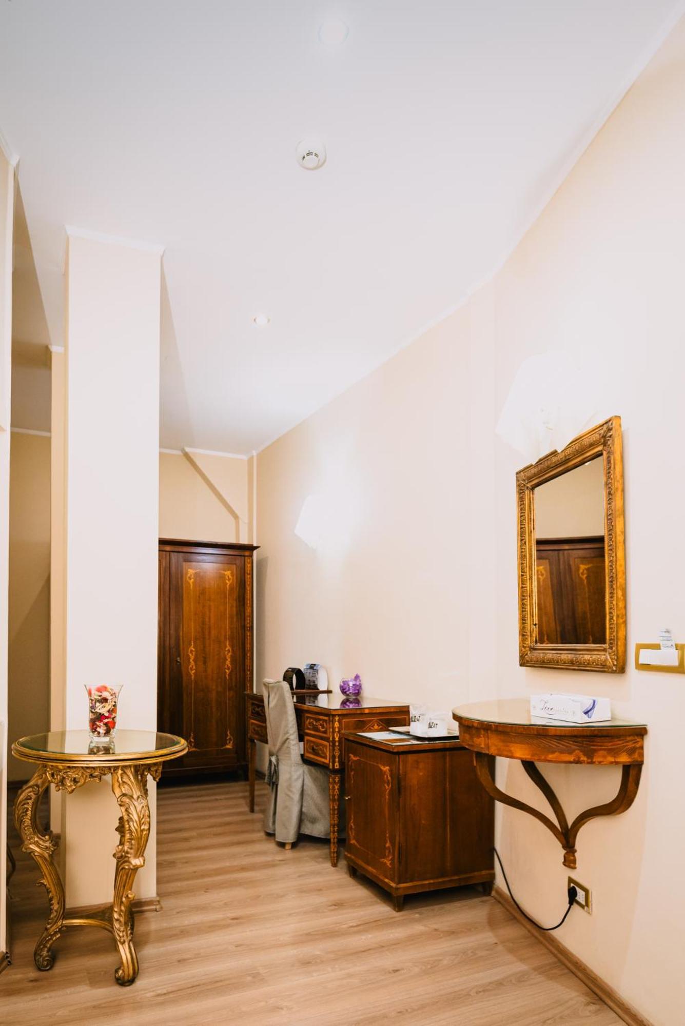 Vigo Hotel Плоєшті Екстер'єр фото