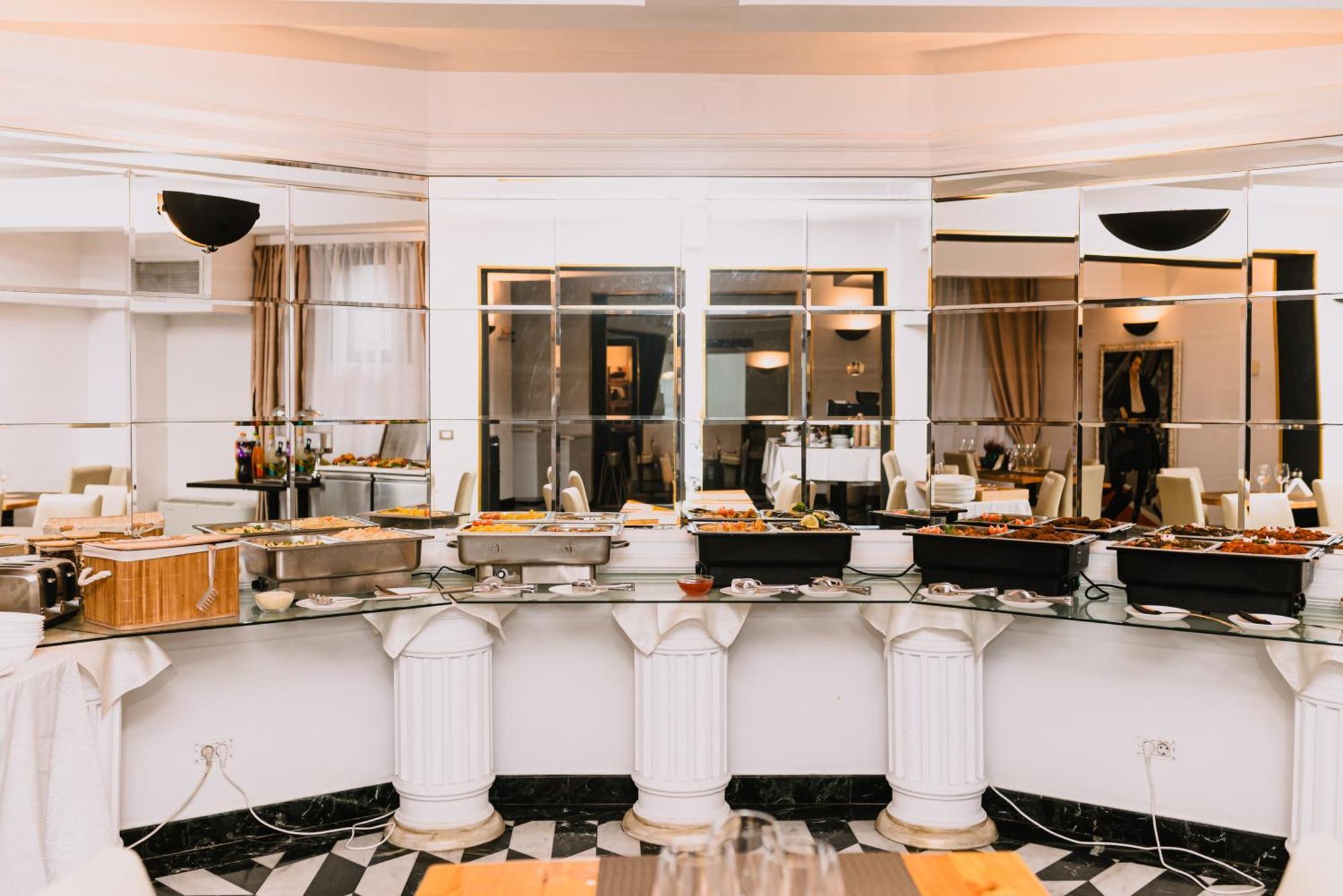 Vigo Hotel Плоєшті Екстер'єр фото