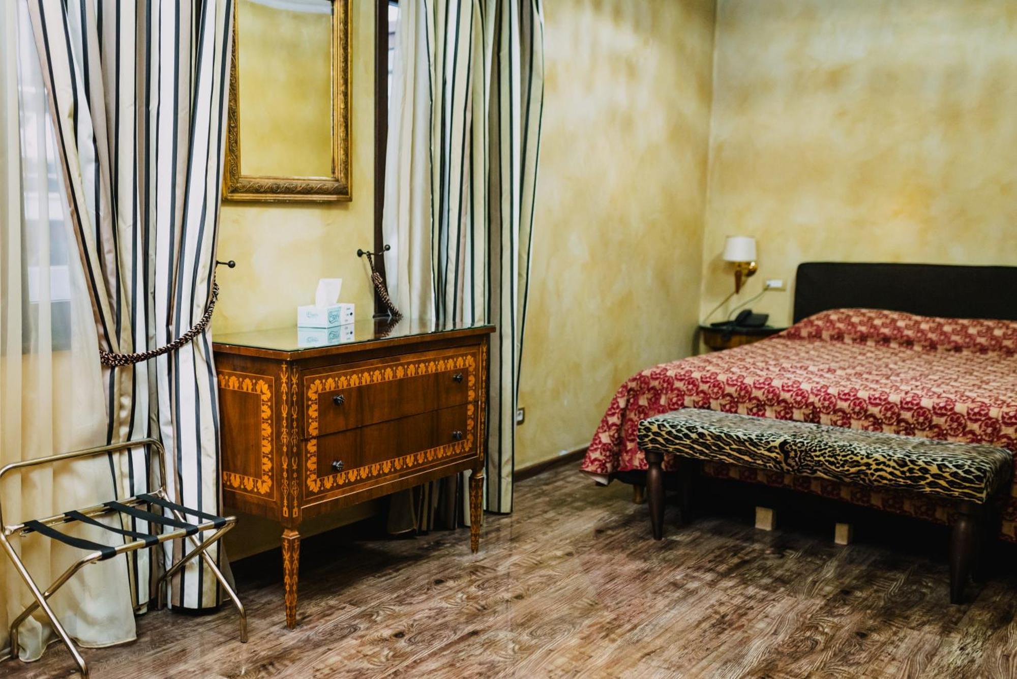 Vigo Hotel Плоєшті Екстер'єр фото
