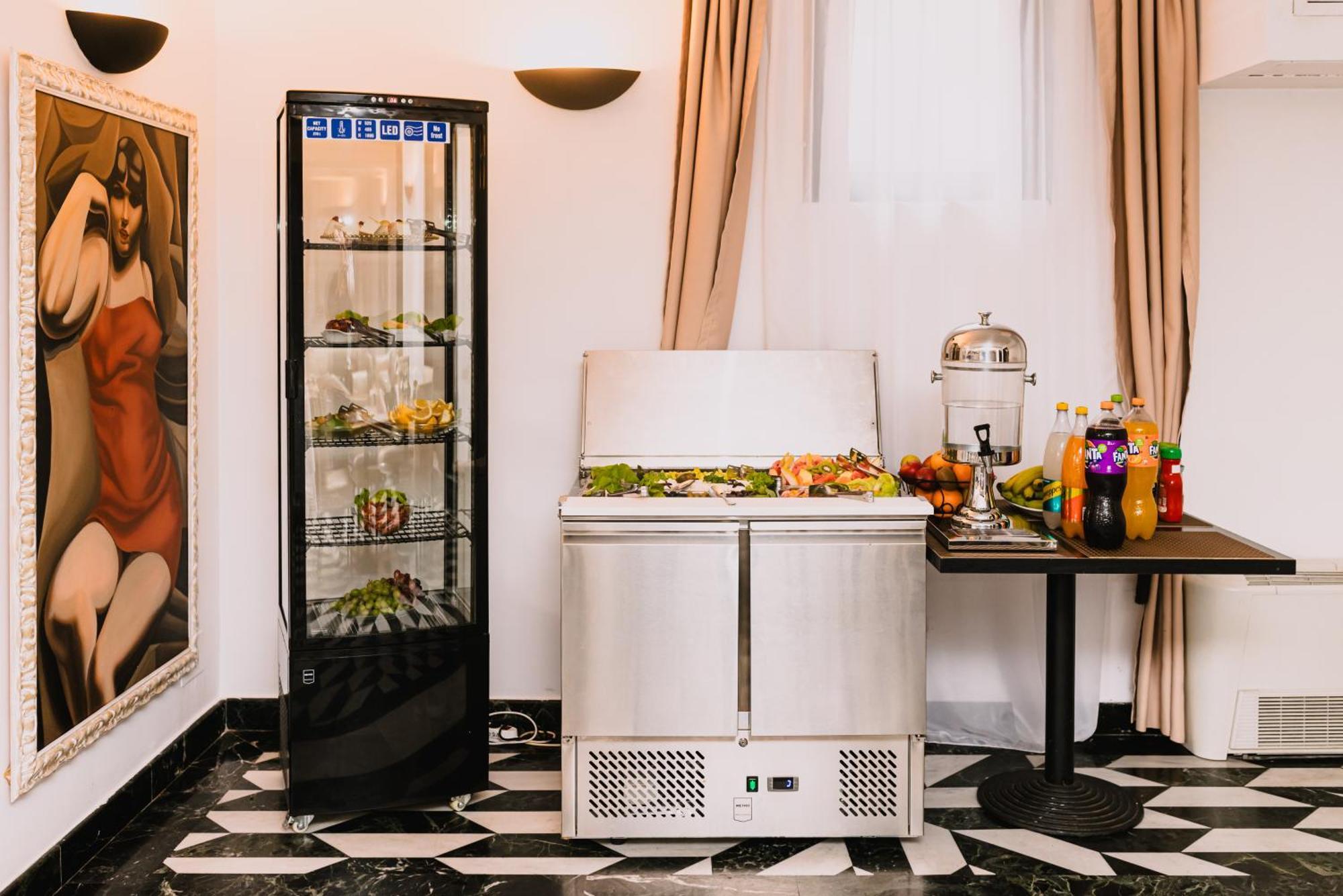 Vigo Hotel Плоєшті Екстер'єр фото