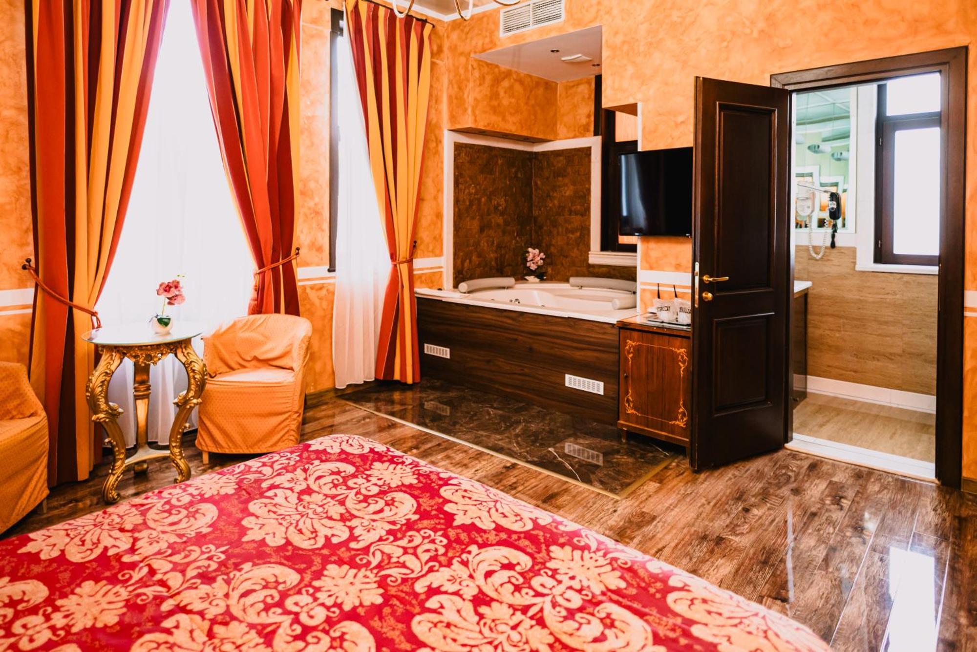 Vigo Hotel Плоєшті Екстер'єр фото